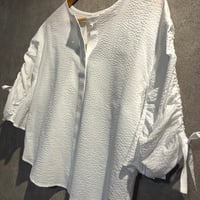ノーカラーブラウス