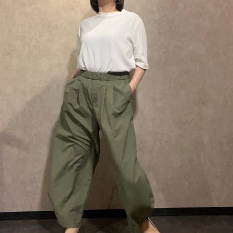 カーブパンツ