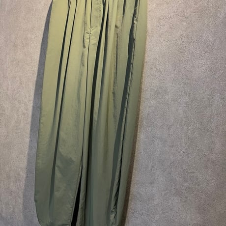カーブパンツ