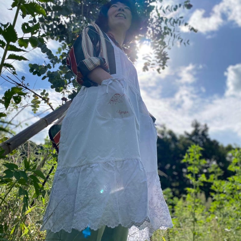 彼岸花染めのエプロン/限定1着 | チガヤ農作物店