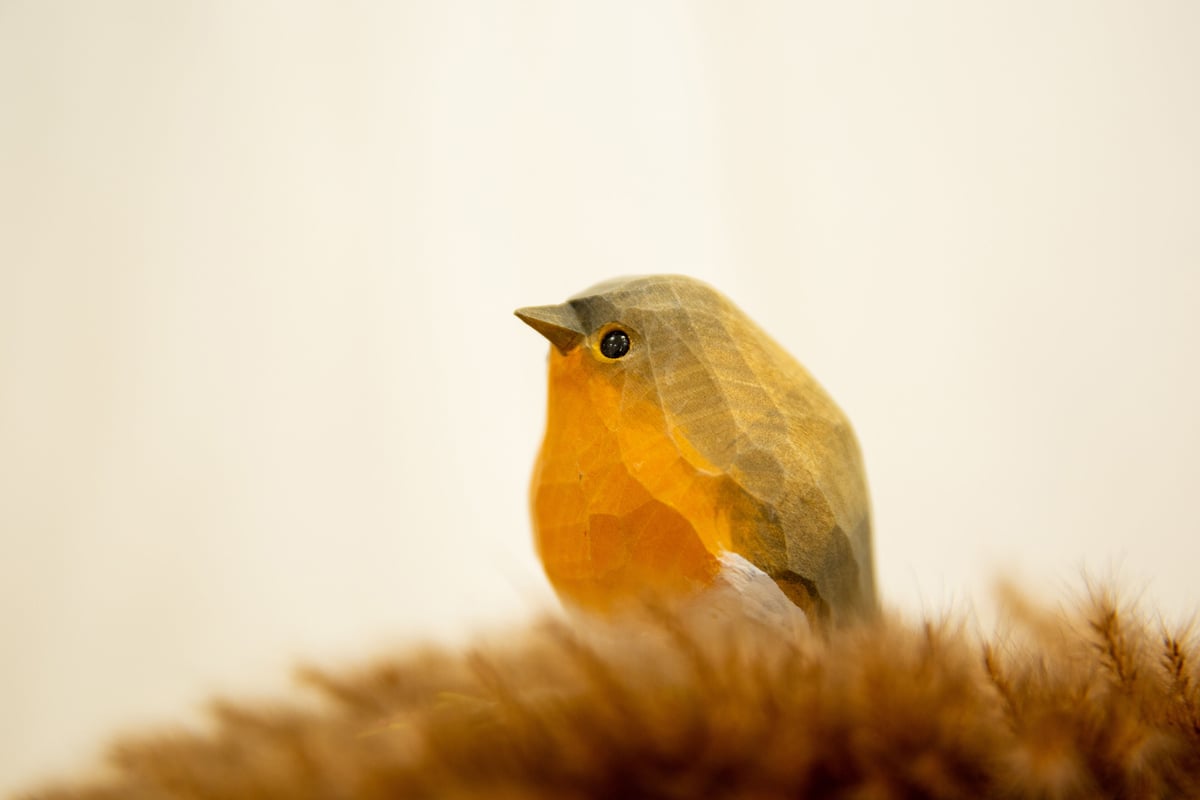 木彫りの鳥　コマドリの囀り 木彫りの鳥 コマドリの囀り