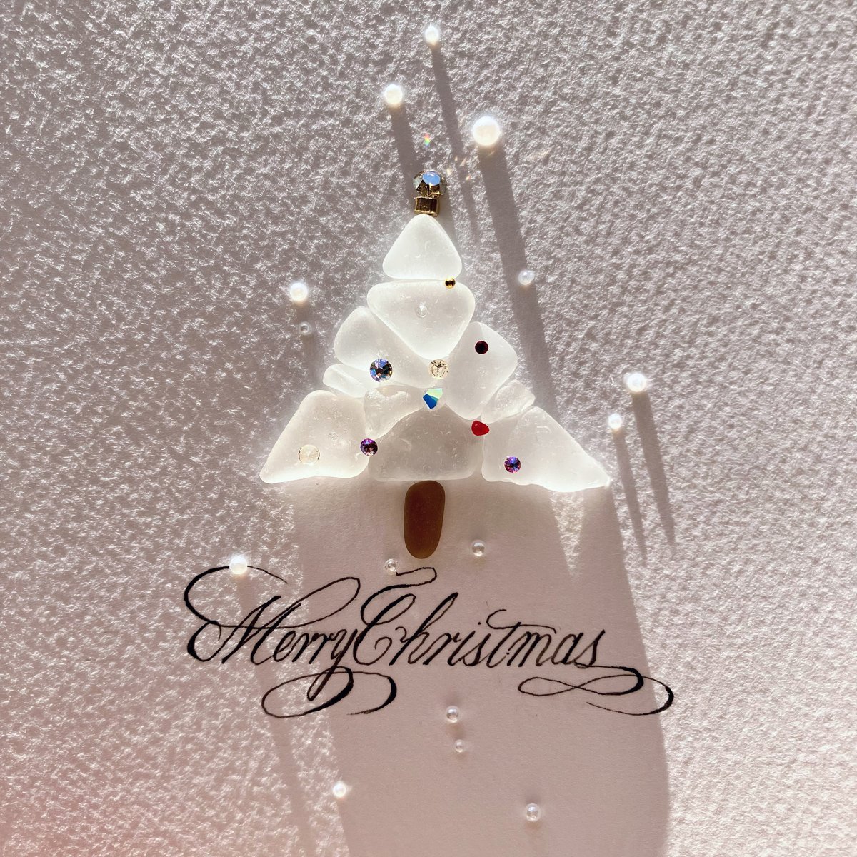 シーグラスアート『 Christmas～ホワイトツリーのしたで.。.:*☆～』 シーグラスアート クリスマスツリー 白 | CatusSquash