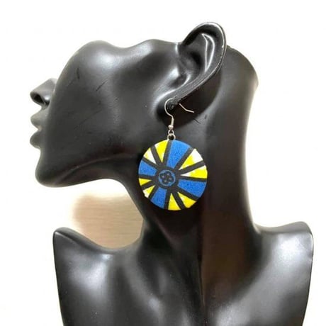 アフリカンプリント　ハンドメイド　アフリカ布　くるみボタン　ピアス　African print handmade earring