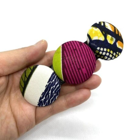 アフリカンプリント　アフリカ布　パーニュ　キテンゲ　ハンドメイド　くるみボタン　バレッタ　ヘアアクセサリー　African print