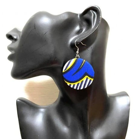 アフリカンプリント　ハンドメイド　アフリカ布　くるみボタン　ピアス　African print handmade earring