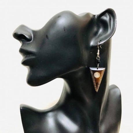Made in Kenya　アフリカ　ケニア　牛の骨　ハンドメイド　ピアス