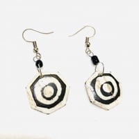 Made in Kenya　アフリカ　ケニア　牛の骨　ハンドメイド　ピアス
