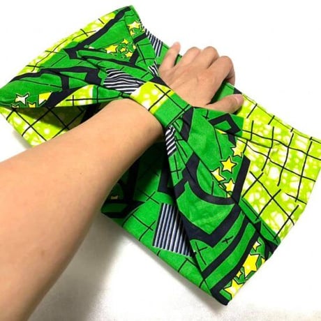 アフリカンプリント　アフリカ布　マグネットボタン　ハンドメイド　リボン　クラッチバッグ　African print ribbon clutch bag