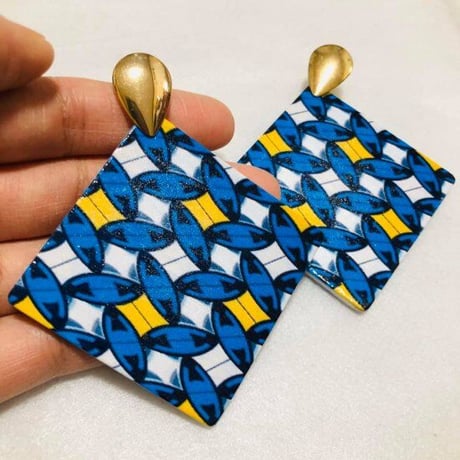 アフリカンプリント　木製　ウッドピアス　African print
