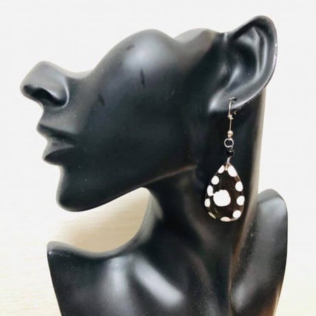 Made in Kenya　アフリカ　ケニア　牛の骨　ハンドメイド　ピアス