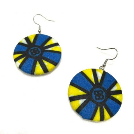 アフリカンプリント　ハンドメイド　アフリカ布　くるみボタン　ピアス　African print handmade earring