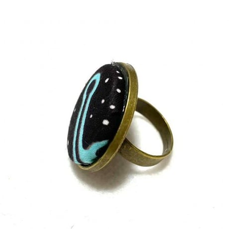 アフリカンプリント　アジャスタブル　ハンドメイド　くるみボタン　リング　指輪　African print ring