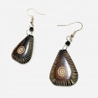 Made in Kenya　アフリカ　ケニア　牛の骨　ハンドメイド　ピアス