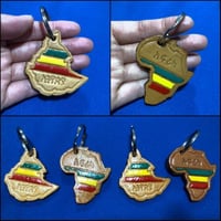 《Fair trade/売上10%を孤児院募金》エチオピア　アフリカ大陸　アムハラ語　レザー　キーホルダー　Africa Ethiopia Key Holder