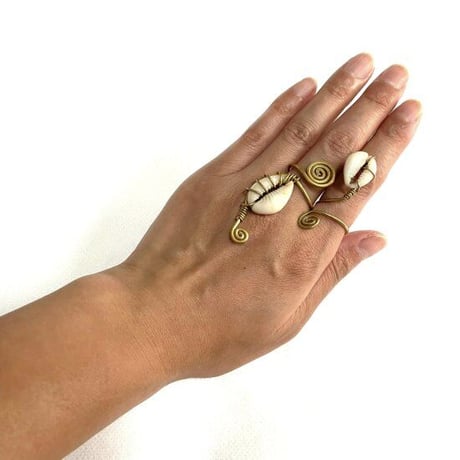 Made in Africa　フリーサイズ　真鍮　シェル　貝殻　ハンドメイド　リング　指輪　Brass & Cowrie Shell Rings