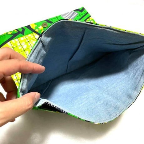 アフリカンプリント　アフリカ布　マグネットボタン　ハンドメイド　リボン　クラッチバッグ　African print ribbon clutch bag