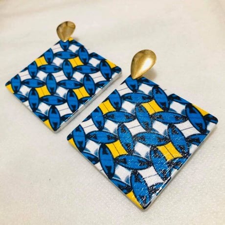 アフリカンプリント　木製　ウッドピアス　African print