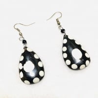 Made in Kenya　アフリカ　ケニア　牛の骨　ハンドメイド　ピアス