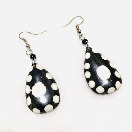 Made in Kenya　アフリカ　ケニア　牛の骨　ハンドメイド　ピアス