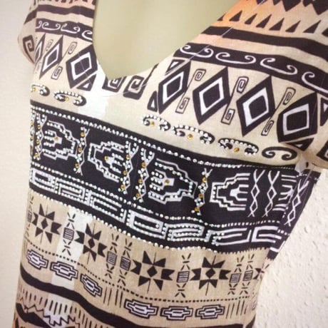 LAインポート Made in USA　幾何学模様　ネイティブ柄　オルテガ柄　半袖Tシャツ