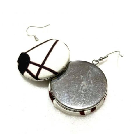 アフリカンプリント　ハンドメイド　アフリカ布　くるみボタン　ピアス　African print handmade earring