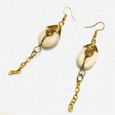 ハンドメイド　シェル　Brass　貝　ピアス　Cowrie Shell Earring