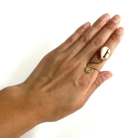 Made in Africa　フリーサイズ　真鍮　シェル　貝殻　ハンドメイド　リング　指輪　Brass & Cowrie Shell Rings