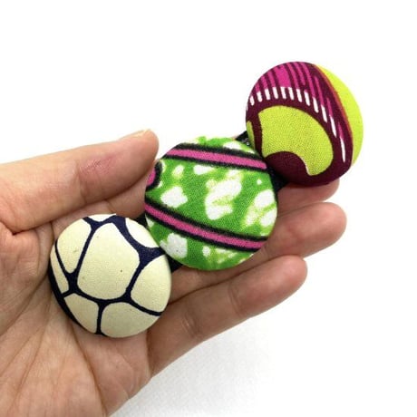 アフリカンプリント　アフリカ布　パーニュ　キテンゲ　ハンドメイド　くるみボタン　バレッタ　ヘアアクセサリー　African print