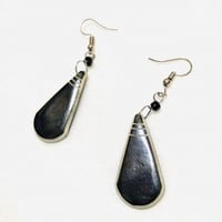 Made in Kenya　アフリカ　ケニア　牛の骨　ハンドメイド　ピアス