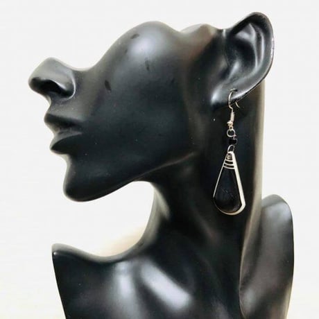 Made in Kenya　アフリカ　ケニア　牛の骨　ハンドメイド　ピアス