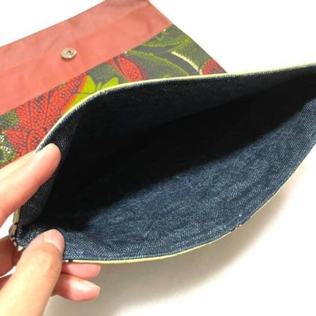 アフリカンプリント　アフリカ布　マグネットボタン　ハンドメイド　レザー　クラッチバッグ　African print leather clutch bag
