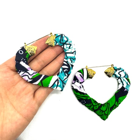 アフリカンプリント　アフリカンバンブーピアス　アフリカ布　ハンドメイド　バンブーピアス　ハート　hiphop african print