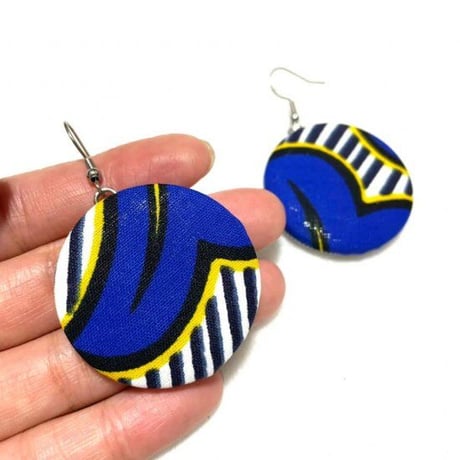アフリカンプリント　ハンドメイド　アフリカ布　くるみボタン　ピアス　African print handmade earring