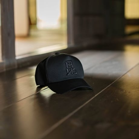 武田信玄×上杉謙信 浮世絵キャップ　上杉謙信　毘沙門天 黒黒　fit-11kebk