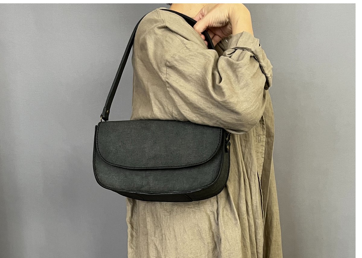 Shoulder bag with lid black フタつきショルダーバッグ 黒 ＜B＞
