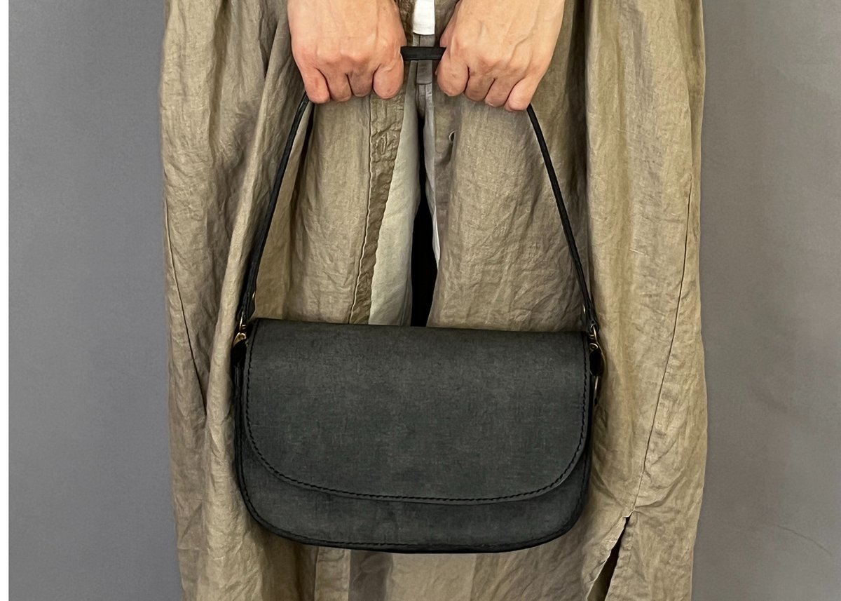 Shoulder bag with lid black フタつきショルダーバッグ 黒 ＜B＞
