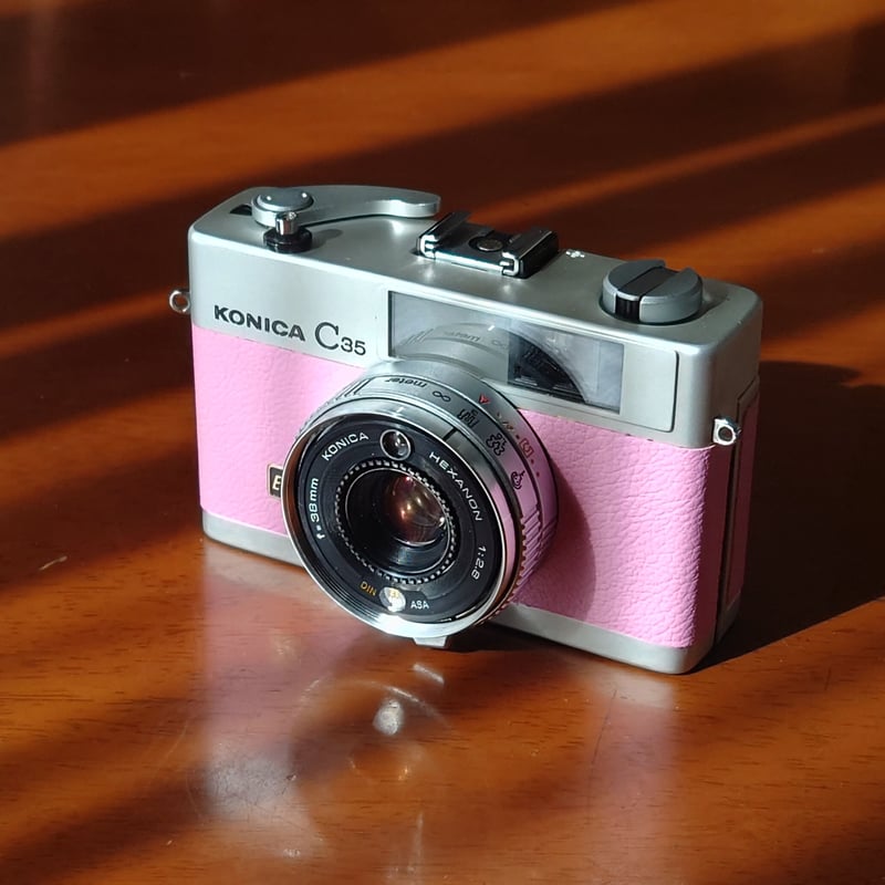 KONICA MINOLTA - 【ウッドカメラ】Konica C35 可愛いパステルカラー　1点物 KONICA MINOLTA - 【ウッドカメラ】Konica C35 可愛いパステル