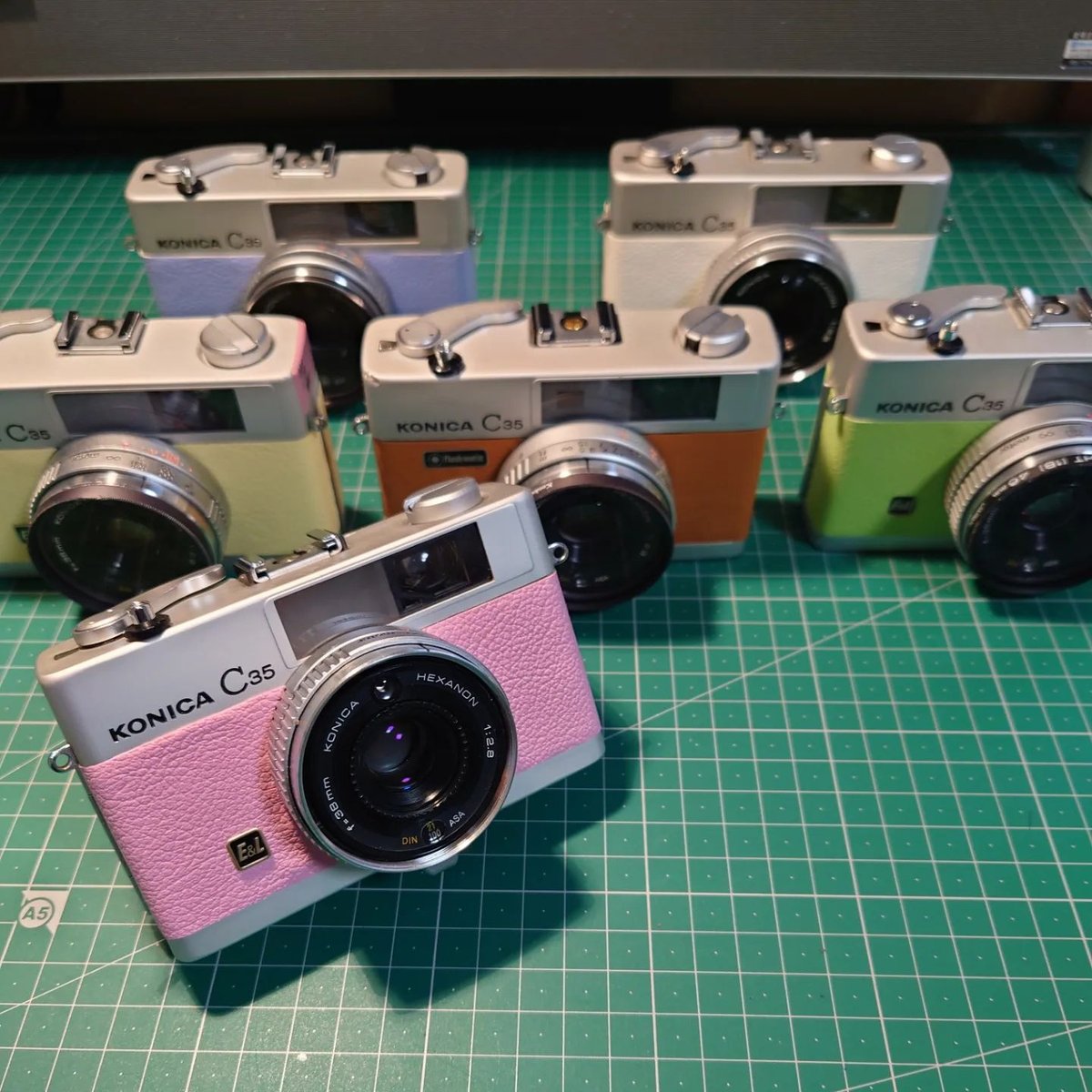 【完動品◆極美品】懐かしいエモい写り◆超希少カラー Konica C35 EF3 10 个Konica c35 EF 点子| 宝丽来, 現代藝術, 自畫像