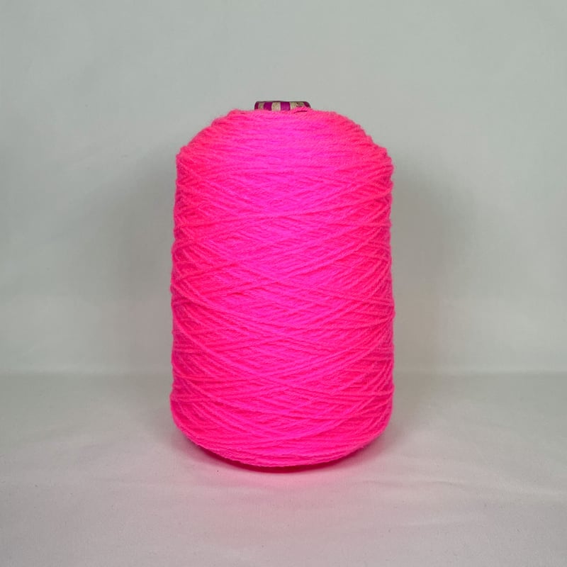 超美品　ロングボード　9,2　蛍光ピンク アクリル並太250g【2003 蛍光ピンク】 | 小川染色's STORE