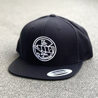 [限定生産] アイムギタリスト "PLAY!"ワッペン SNAP BACK CAP [BLACK]