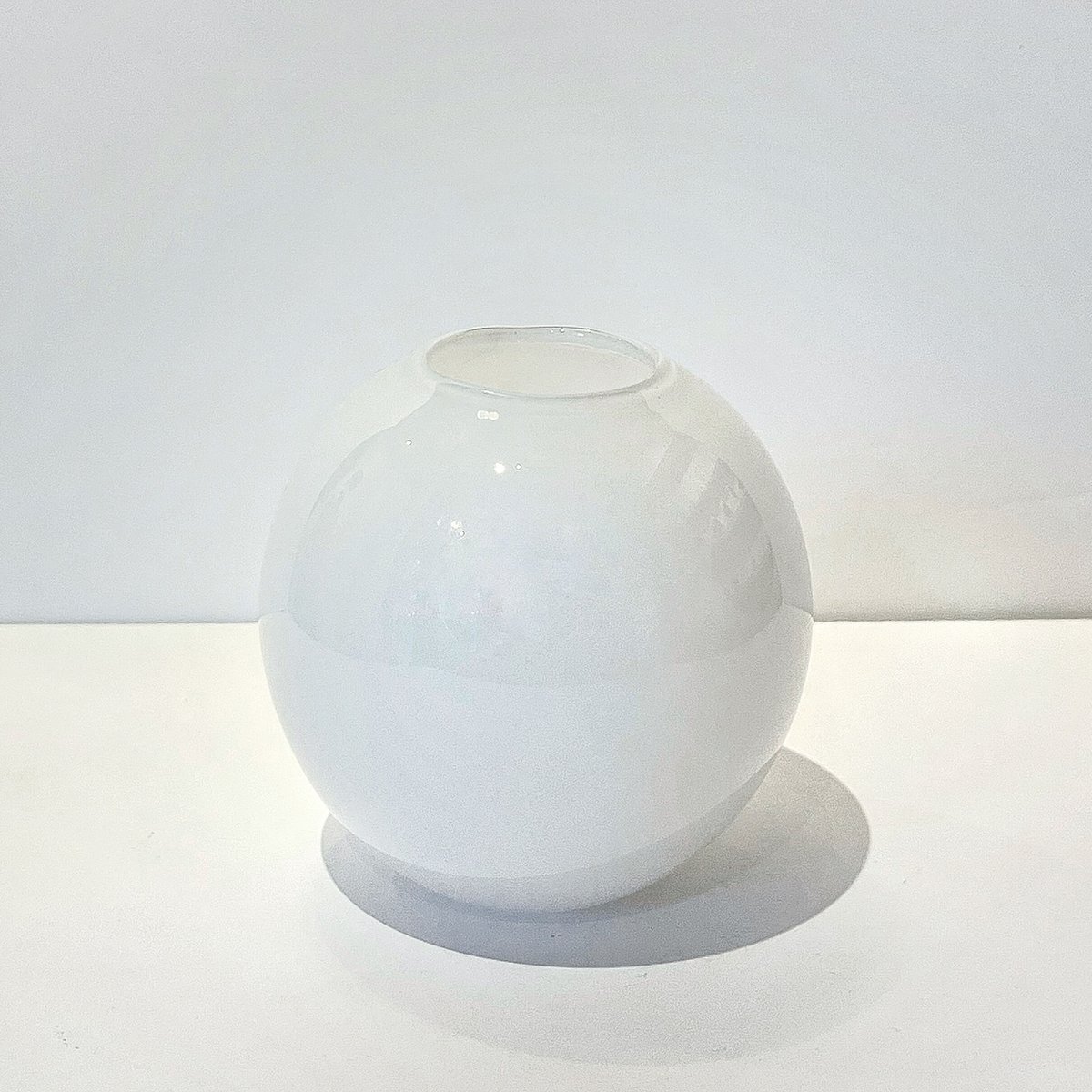 イイノナホ iino naho / ガラス製 花瓶 Balloon vase Balloon vase S -enamel white- | iino naho g