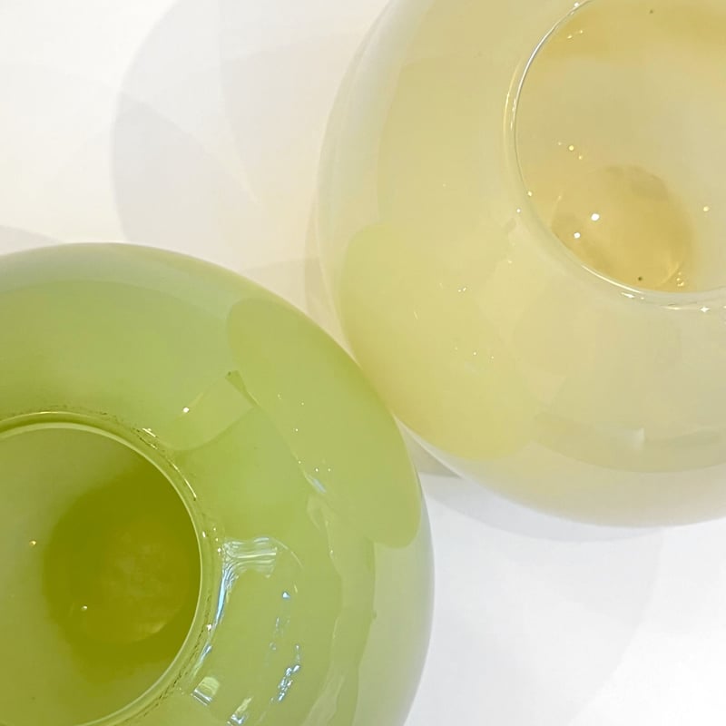 Balloon vase M -pistachio- | iino naho glass