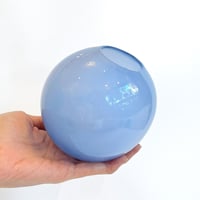 Balloon vase S -dutch blue- | iino naho glas