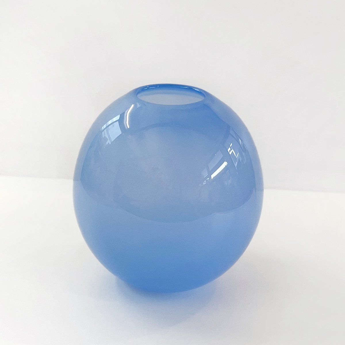 Balloon vase S -dutch blue- | iino naho glas