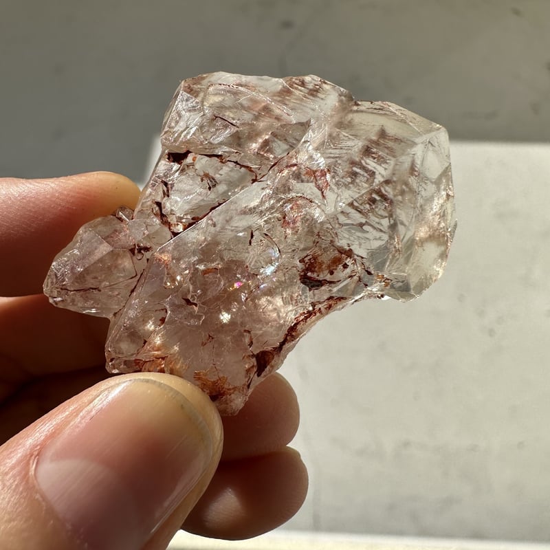 【るる】エレスチャルクォーツ(レッド)　原石 原石としては珍しい存在！？レッドエレスチャルクォーツの結晶