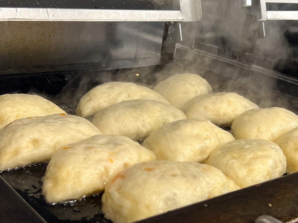 ニラ玉」冷凍エイト焼きパン餃子 20個 ¥4,600 | 8餃子