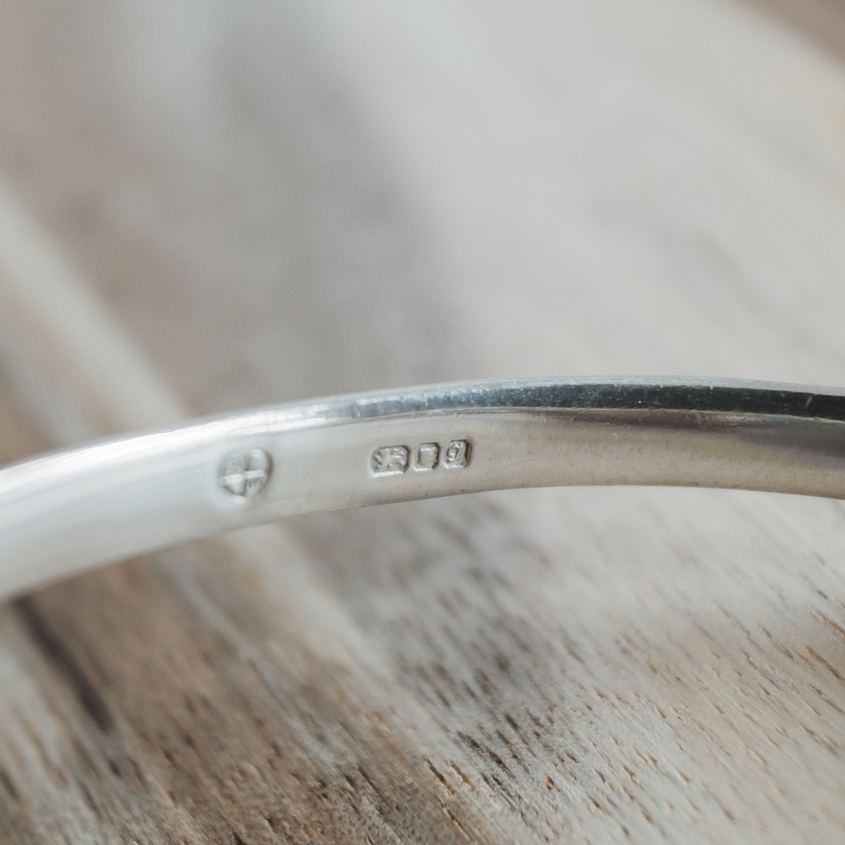 イギリス製、1901年、銀製打出し水差し イギリス製、1901年、銀製打出し水差し