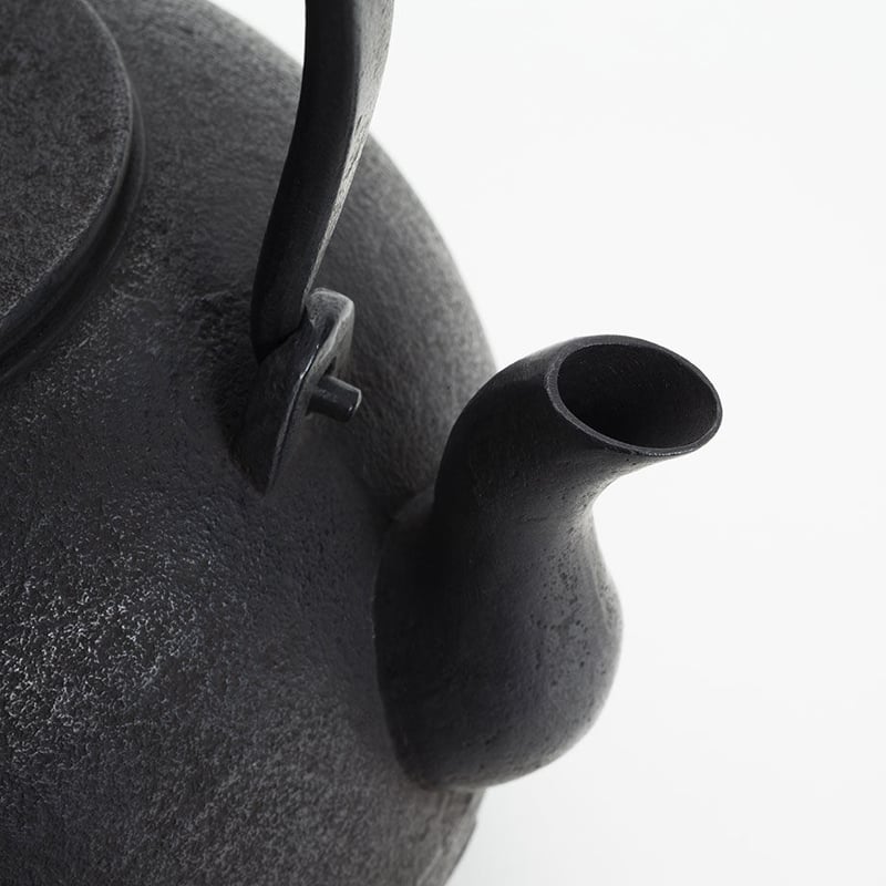 高橋大益さん（鉄瓶工房髙橋）の鉄薬缶 黒丸 019 | くらしか
