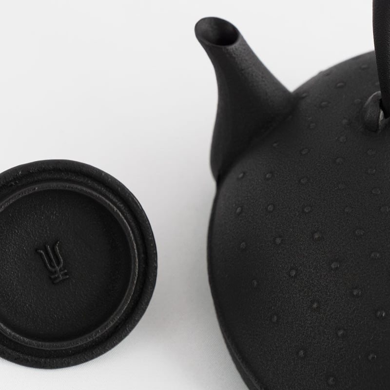 岩清水久生さん（空間鋳造）の南部鉄瓶 Sayu（小）ピュアブラック