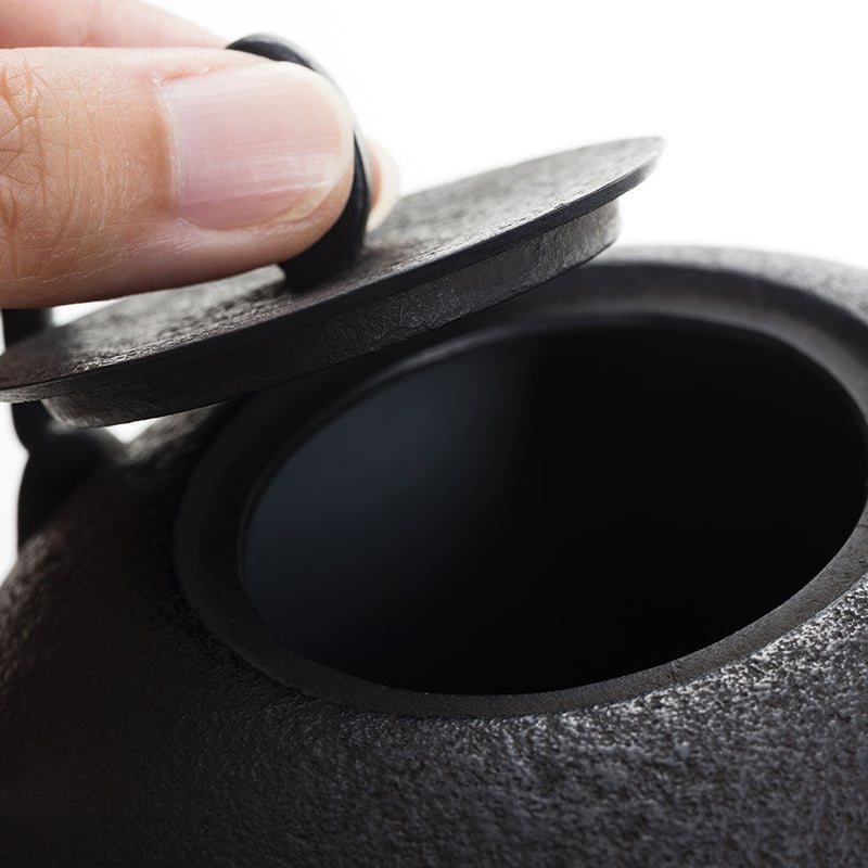 高橋大益 鋳鉄製鉄瓶 六花 刻印、箱あり IH可 高橋大益 鋳鉄製鉄瓶 六花 刻印、箱あり IH可